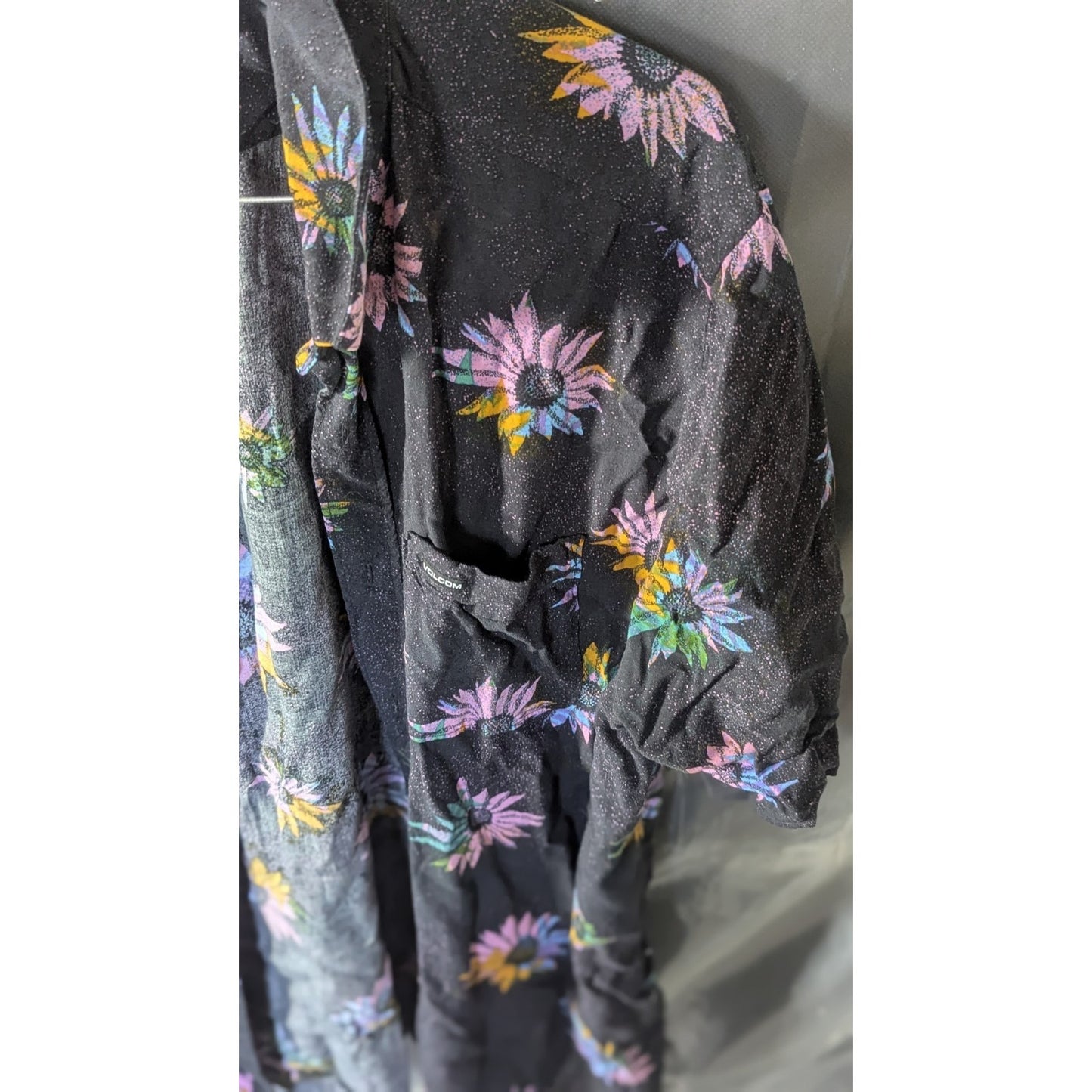Volcom Mens Shirt Size L Black Floral Print Short Sleeve Button Up Classic Fit