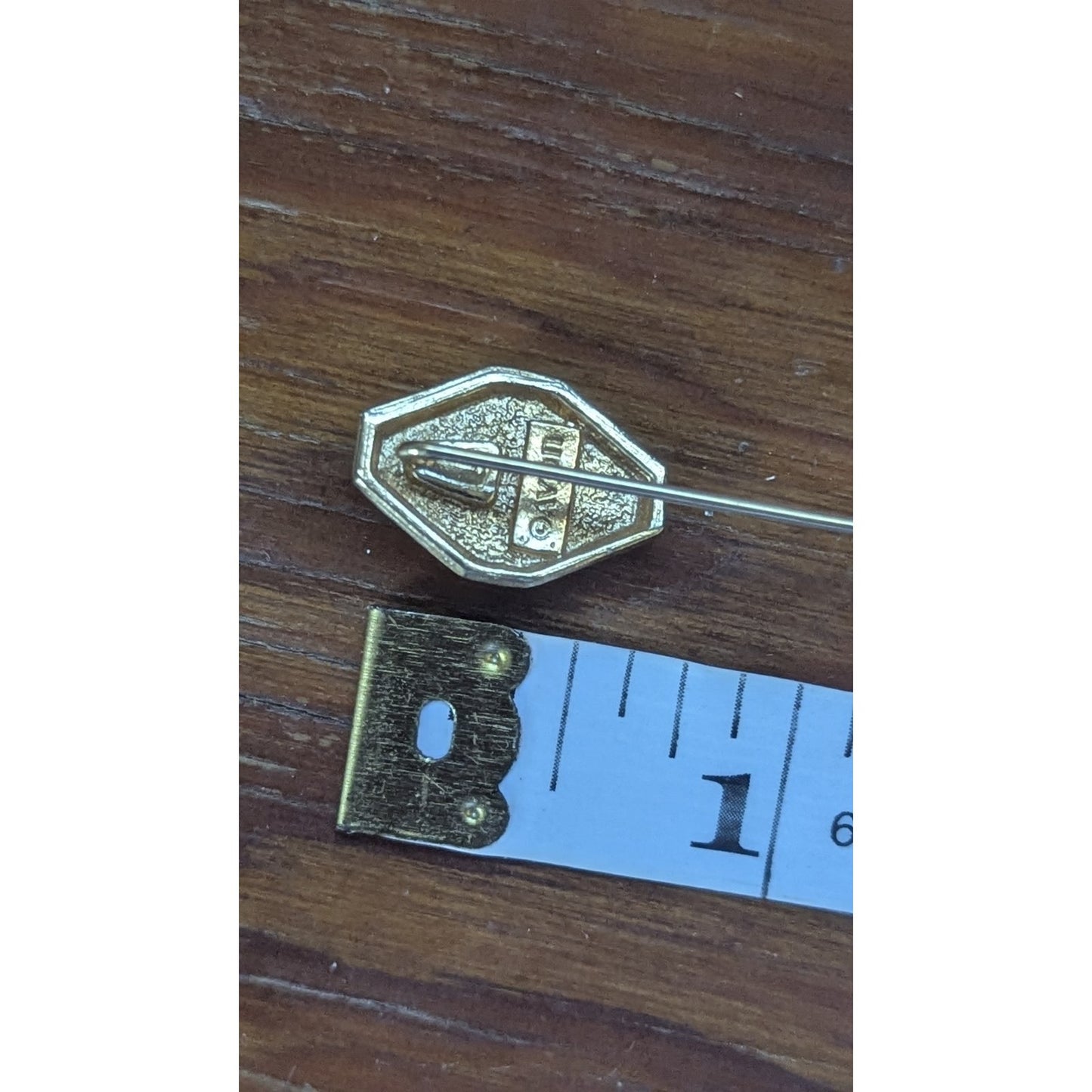 Signed Avon Gold Tone Pave Rhinestone Diamond Shape Stickpin Hat Pin w/ Cap