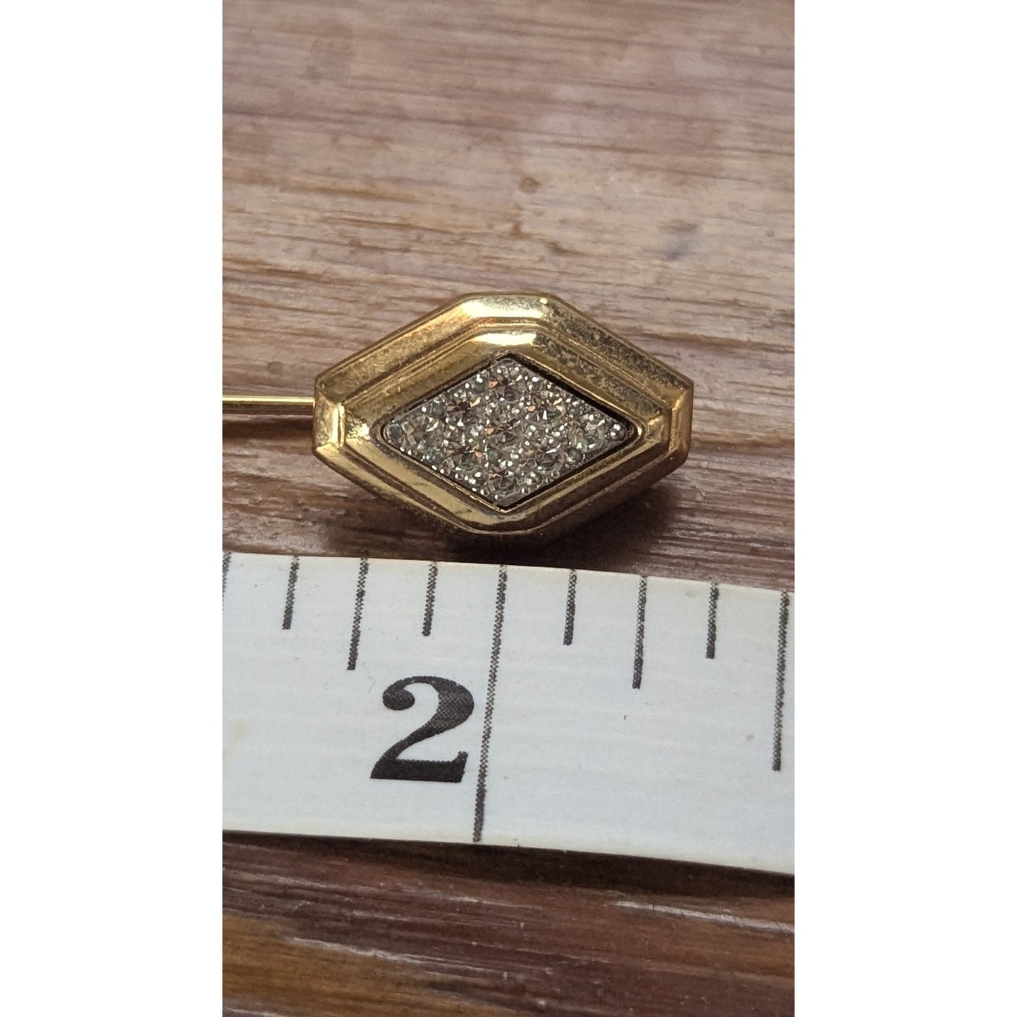 Signed Avon Gold Tone Pave Rhinestone Diamond Shape Stickpin Hat Pin w/ Cap