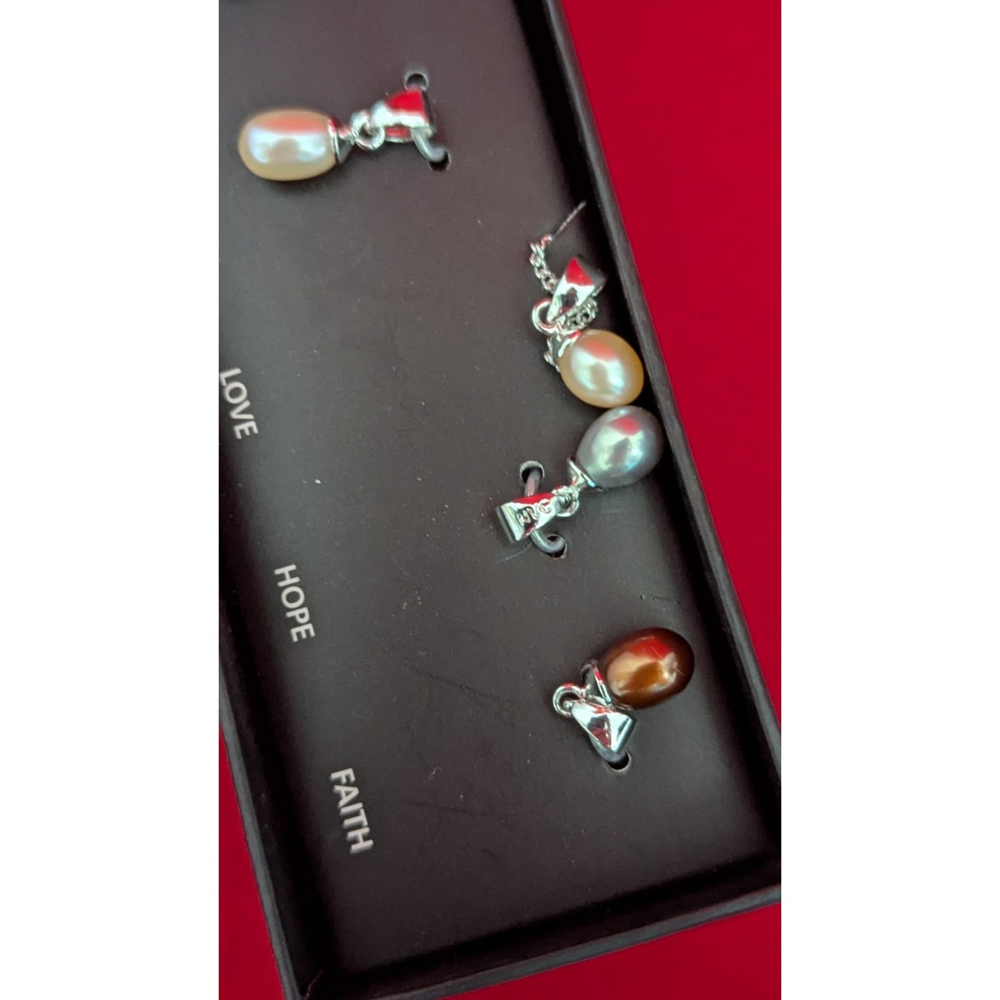 Nyc Peace, Believe, Love, Hope, Faith Silver And Pearl Necklaces Set New In Box